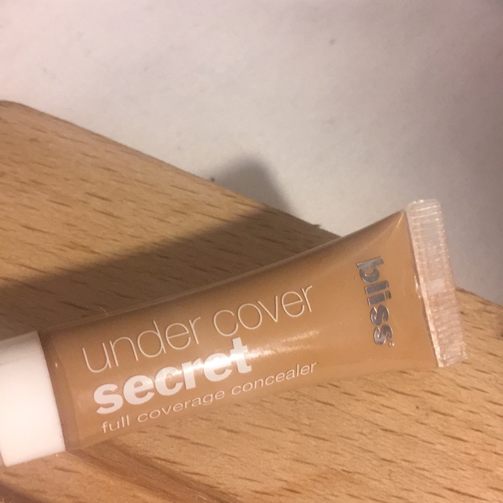 Bliss undercover concealer bronze